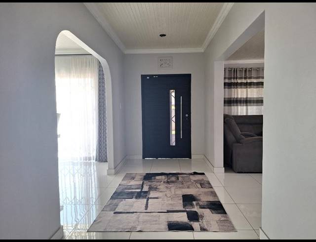 4 BEDROOM HOUSE FOR SALE IN CRAIGIEBURN